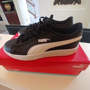 Puma Men's shoes (size 8)